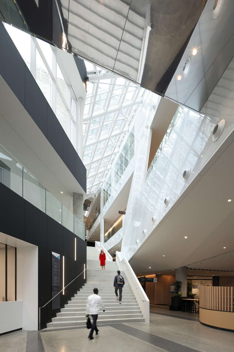Press kit | 952-35 - Press release | HEC Montréal’s Hélène Desmarais Building: A Contemporary Face for an Historic Institution - Provencher_Roy - Institutional Architecture - Photo credit: Ema Peter