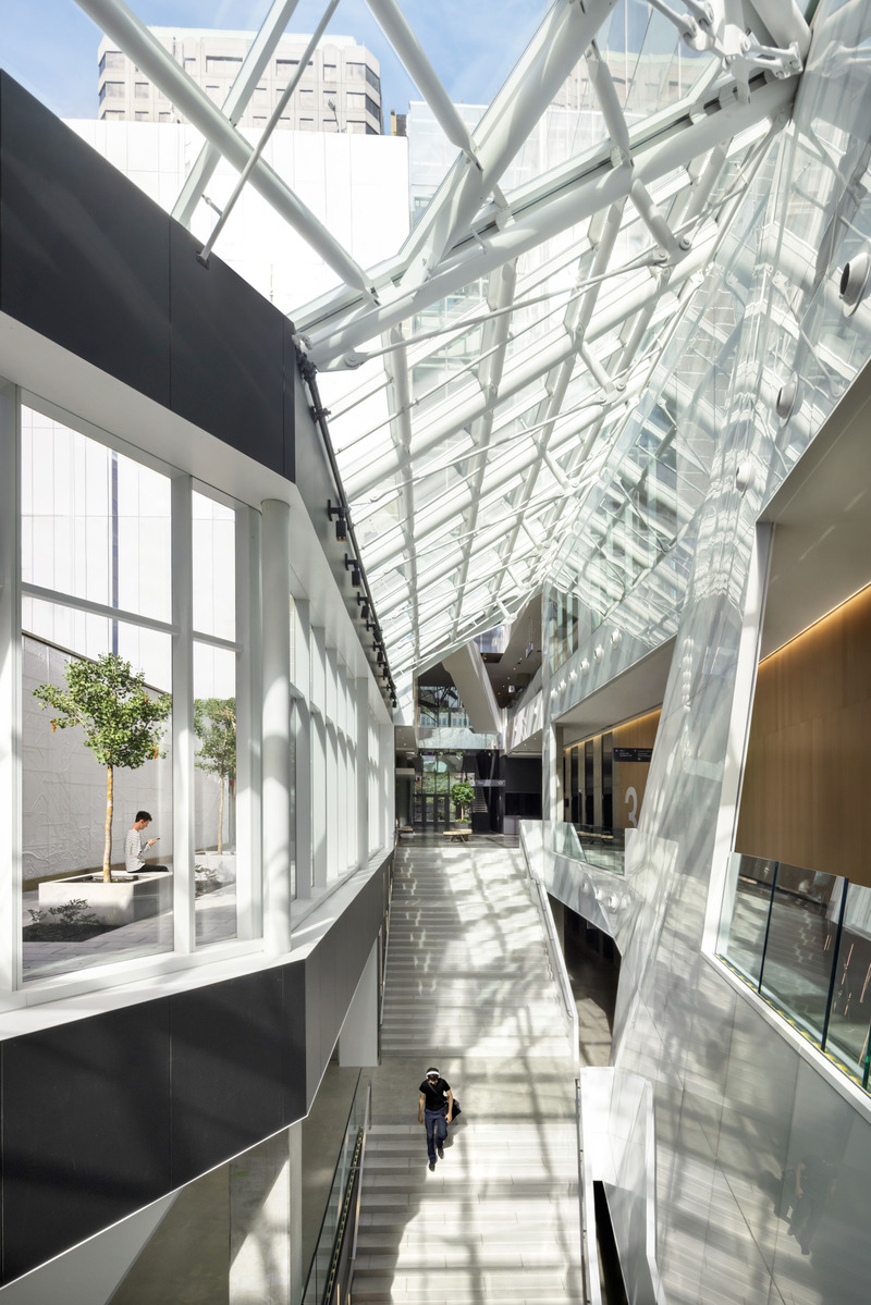 Press kit | 952-35 - Press release | HEC Montréal’s Hélène Desmarais Building: A Contemporary Face for an Historic Institution - Provencher_Roy - Institutional Architecture - Photo credit: Ema Peter
