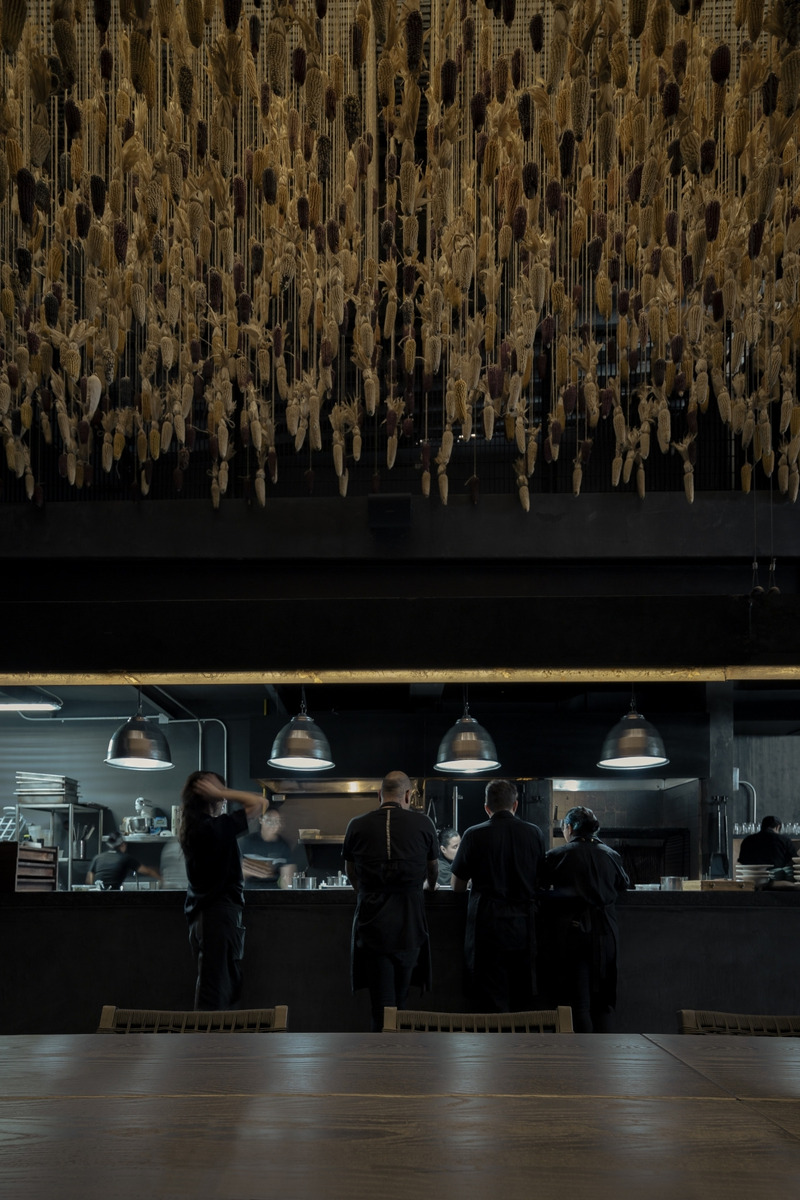 Dossier de presse | 4709-07 - Communiqué de presse | Dezeen Awards 2024 Launches to Find the World's Best Buildings, Interiors and Design - Dezeen - Concours -  <p>Interiors project of the year 2023</p><p>Restaurant and bar interior</p><p>Xokol Ruben by Valdez Practice</p>  - Crédit photo : Rafael Palacios Macías / Funciono