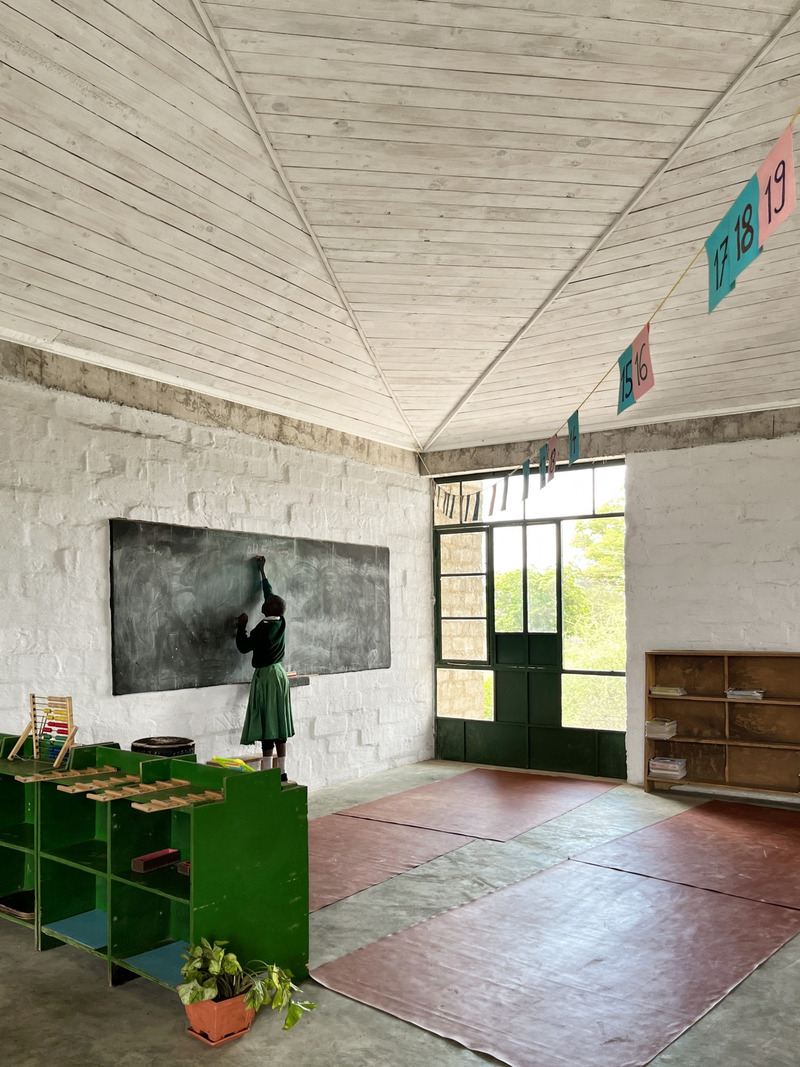 Dossier de presse | 4709-07 - Communiqué de presse | Dezeen Awards 2024 Launches to Find the World's Best Buildings, Interiors and Design - Dezeen - Concours -  <p>Architecture project of the year 2023</p><p>Education project</p><p>Simba Vision Montessori School by Architectural Pioneering Consultants</p>  - Crédit photo : Nadia Christ