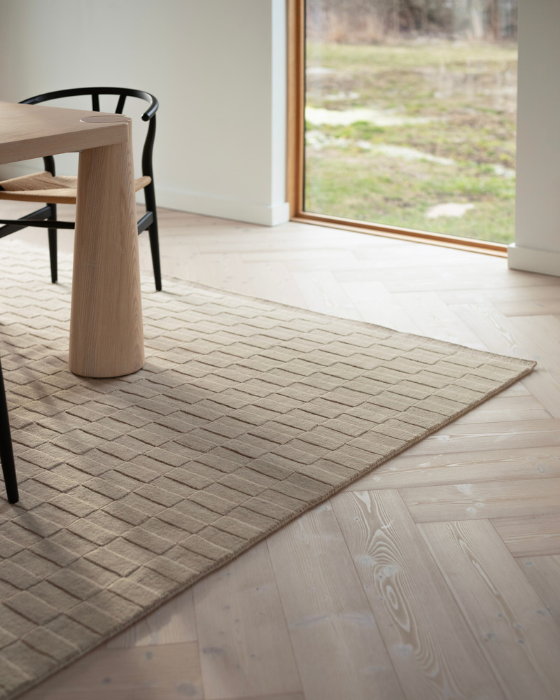 Press kit | 7531-01 - Press release | Celebrating Craftsmanship in Their Latest Rug Collection at ICFF 2024 - Mark Krebs - Product - Tile rug in Fossil colour - Photo credit: Thom Fougere