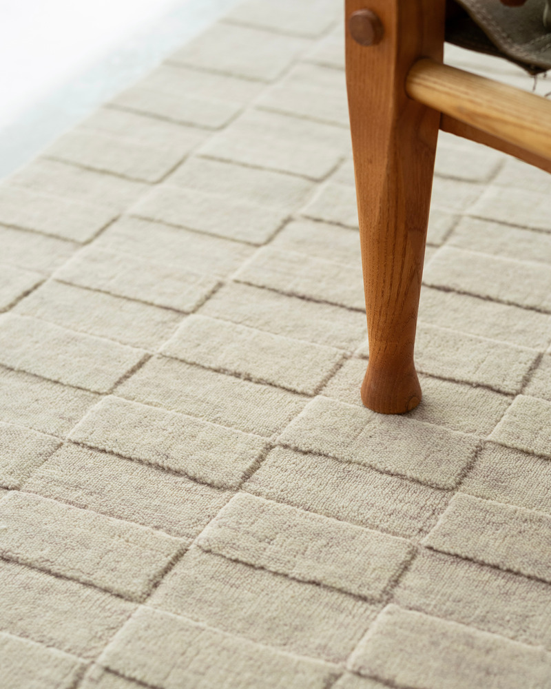 Press kit | 7531-01 - Press release | Celebrating Craftsmanship in Their Latest Rug Collection at ICFF 2024 - Mark Krebs - Product - Tile rug in fossil - detail - Photo credit: Thom Fougere