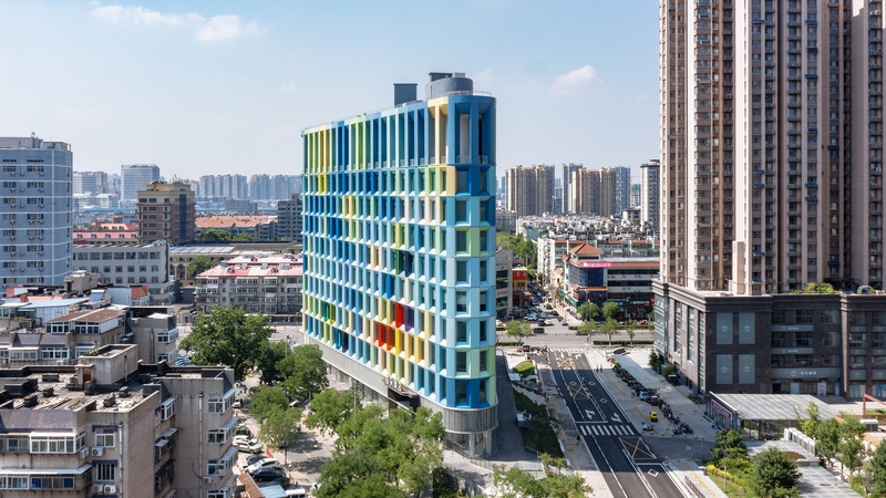 Dossier de presse | 1071-23 - Communiqué de presse | Finalists Announced for 12th Annual A+Awards in Architecture - Architizer - Architecture résidentielle -  Huizhong Starry Center by SUP Atelier of THAD (Finalist, Architecture + Color)  - Crédit photo : Xiazhi Picture
