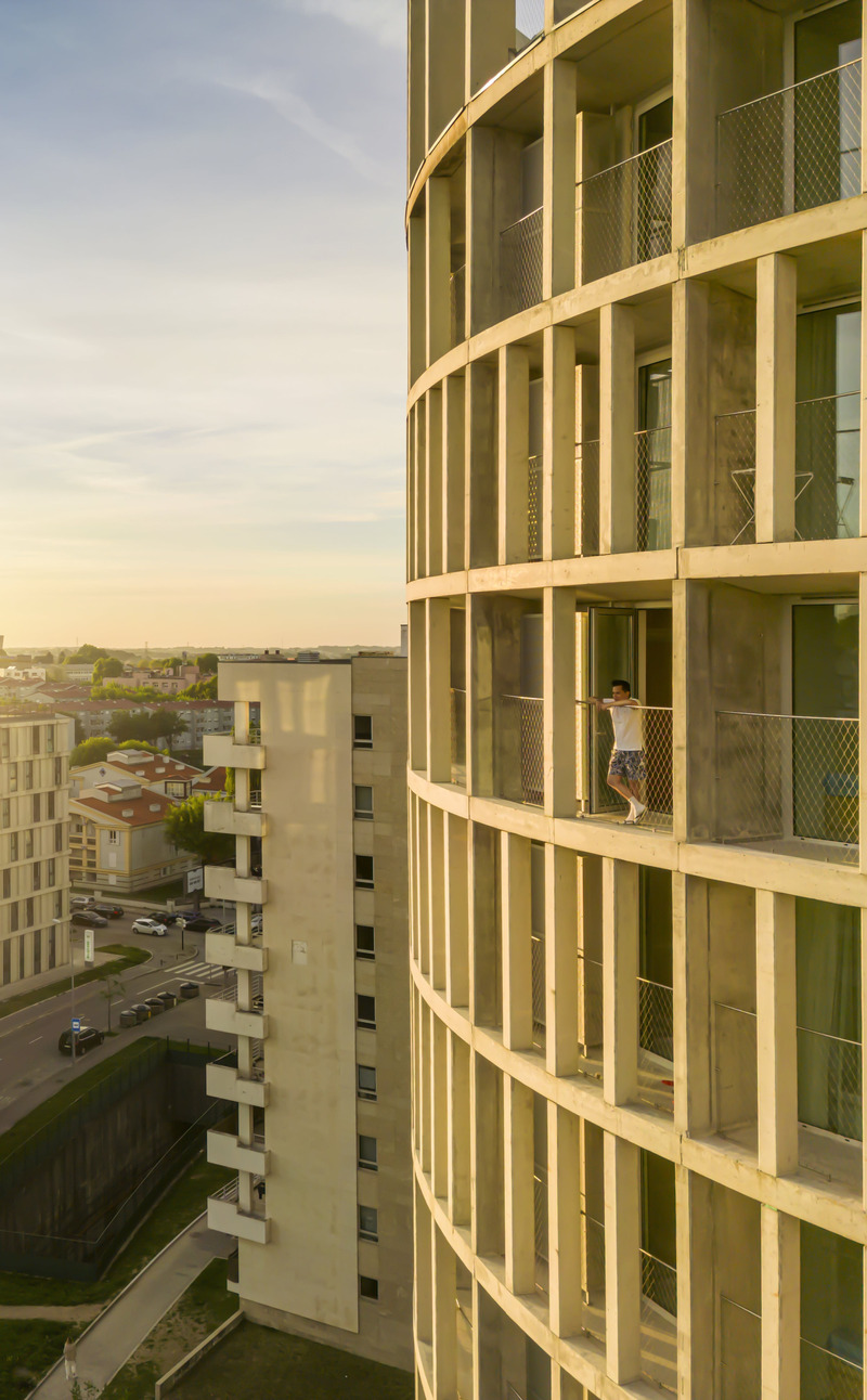 Dossier de presse | 1071-23 - Communiqué de presse | Finalists Announced for 12th Annual A+Awards in Architecture - Architizer - Architecture résidentielle - HOSO by OODA (Finalist, Mid Rise Mulit-Unit Housing) - Crédit photo : Fernando Guerra | FG + SG