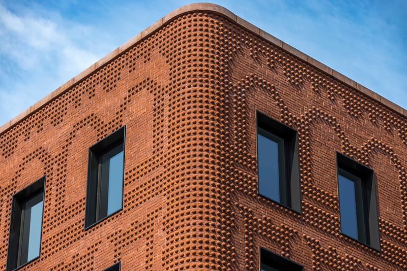 Dossier de presse | 1071-23 - Communiqué de presse | Finalists Announced for 12th Annual A+Awards in Architecture - Architizer - Architecture résidentielle - The Grand Mulberry by Morris Adjmi Architects (Finalist, Architecture +Facades) - Crédit photo : Glen Gery