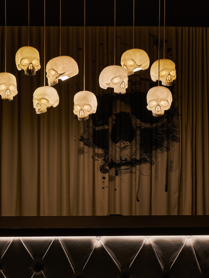 Press kit | 7534-01 - Press release | Street XO Dubai: A Journey Beyond the Plate - LW Design - Commercial Interior Design - Skull lights detail - Photo credit: Ingrid Rasmussen