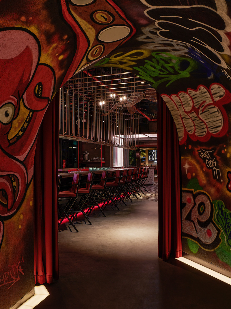 Press kit | 7534-01 - Press release | Street XO Dubai: A Journey Beyond the Plate - LW Design - Commercial Interior Design - Transition space at Street XO for for Chef Dabiz Muñoz - Photo credit: Ingrid Rasmussen