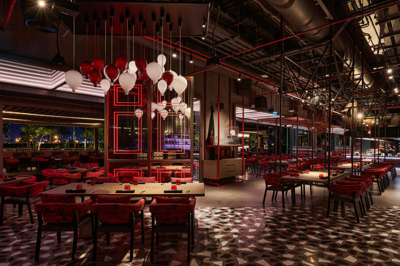 Press kit | 7534-01 - Press release | Street XO Dubai: A Journey Beyond the Plate - LW Design - Commercial Interior Design - Dining at Street XO for Chef Dabiz Muñoz - Photo credit: Ingrid Rasmussen