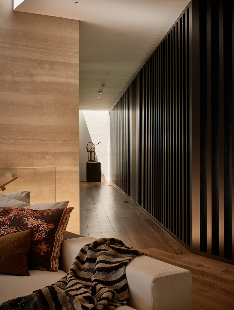 Press kit | 2757-44 - Press release | SWATT + PARTNERS' Eloquently Modern Architecture Lives Well in Singular Settings - SWATT + PARTNERS - Residential Architecture - Kojima House: Materials such as wood, concrete, glass and travertine are composed to create an elegantly modern aesthetic. - Photo credit: Nils Timm