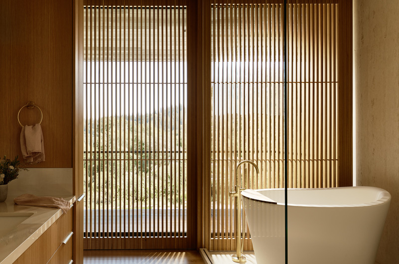 Press kit | 2757-44 - Press release | SWATT + PARTNERS' Eloquently Modern Architecture Lives Well in Singular Settings - SWATT + PARTNERS - Residential Architecture - Kojima House: To reflect the influence of the 20 years that the homeowners spend in Japan and Singapore, Asian touches, such as this master bathroom screen, are deftly incorporated. - Photo credit: Nils Timm