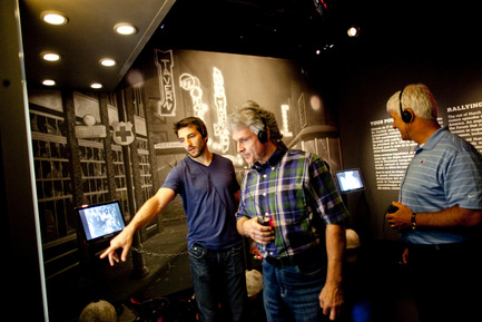 Press kit | 831-02 - Press release | XYZ Cultural Technology has produced the exhibition: Hockey-it's in our DNA - XYZ Technologie culturelle - Event + Exhibition - Patrice Bergeron (joueur des Bruins de Boston), Réal Cloutier (ancien joueur des Nordiques) et Alain Coté (ancien joueur des Nordiques) - Photo credit: Patrice Bergeron (joueur des Bruins de Boston), Réal Cloutier (ancien joueur des Nordiques) et Alain Coté (ancien joueur des Nordiques)