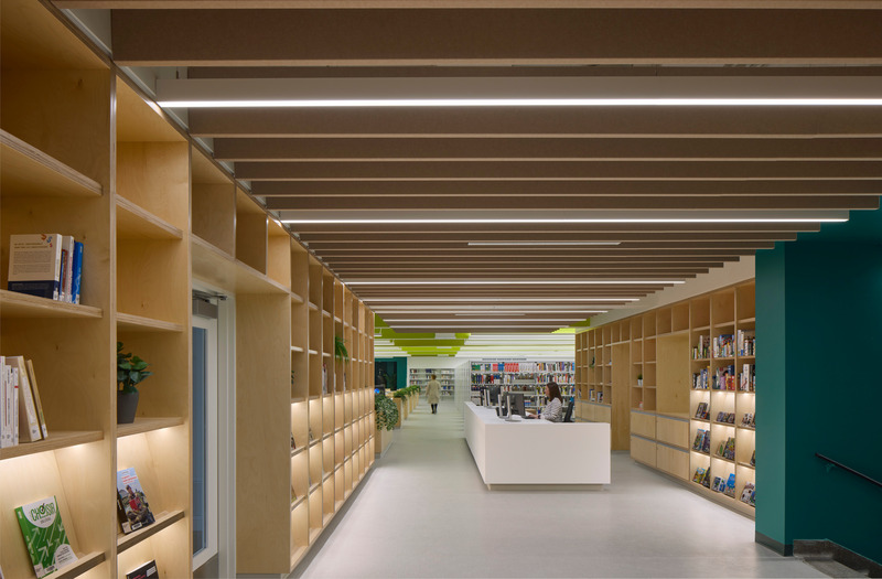 Press kit | 1440-01 - Press release | Renovation of the Saint-Jean-sur-Richelieu College library - Archi- - Institutional Architecture - Entrance - Photo credit: James Brittain