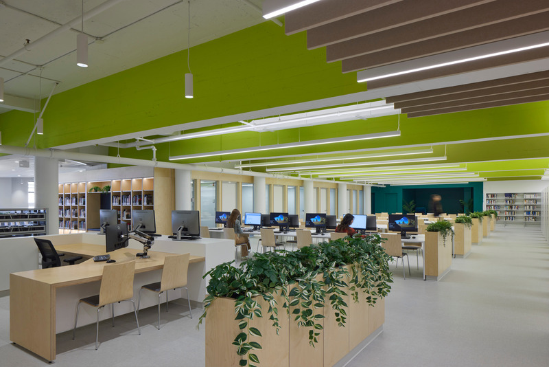 Press kit | 1440-01 - Press release | Renovation of the Saint-Jean-sur-Richelieu College library - Archi- - Institutional Architecture - Highlighting the existing structure with color - Photo credit: James Brittain