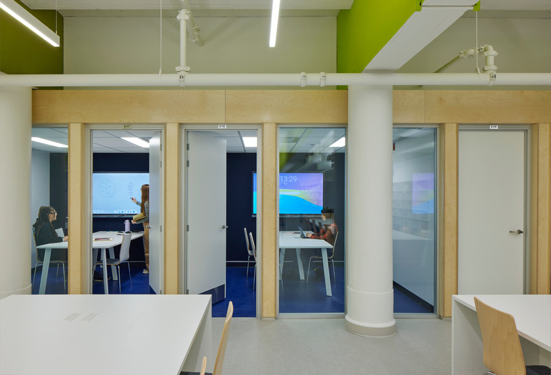 Press kit | 1440-01 - Press release | Renovation of the Saint-Jean-sur-Richelieu College library - Archi- - Institutional Architecture - Group work cubicules - Photo credit: James Brittain