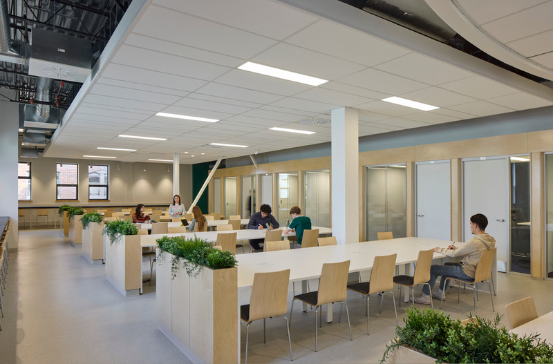 Press kit | 1440-01 - Press release | Renovation of the Saint-Jean-sur-Richelieu College library - Archi- - Institutional Architecture - Study area - Photo credit: James Brittain