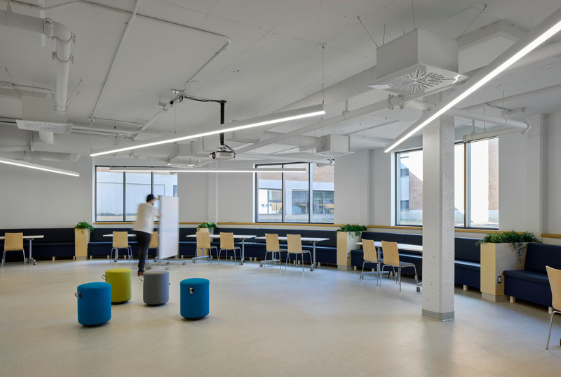 Press kit | 1440-01 - Press release | Renovation of the Saint-Jean-sur-Richelieu College library - Archi- - Institutional Architecture - Multifunctional space - Photo credit: James Brittain