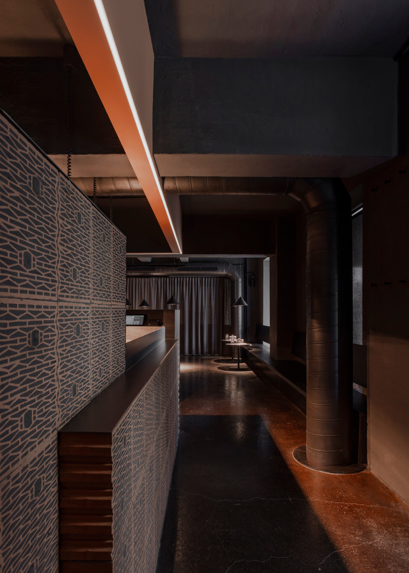 Dossier de presse | 5356-06 - Communiqué de presse | Pizzeria 22k - destilat design studio - Design d’intérieur commercial -  Entrance area  - Crédit photo : Jürgen Grünwald