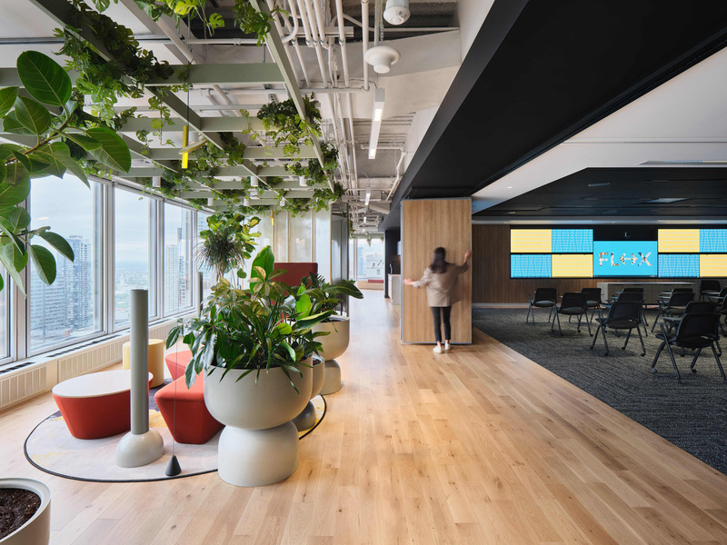 Dossier de presse | 1195-04 - Communiqué de presse | VAD renforce son équipe de direction avec la nomination de deux nouvelles associées - VAD Designers d'espaces - Design d’intérieur commercial - FLEX à Place Ville Marie, Montréal - Crédit photo :  Phil Bernard 