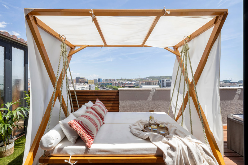 Dossier de presse | 7539-01 - Communiqué de presse | Un penthouse barcelonais rénové par Brakara Studio - Brakara Studio - Design d’intérieur résidentiel - Crédit photo : Jordi Folch