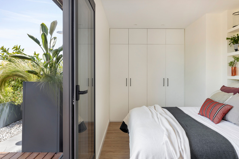 Dossier de presse | 7539-01 - Communiqué de presse | Un penthouse barcelonais rénové par Brakara Studio - Brakara Studio - Design d’intérieur résidentiel - Crédit photo : Jordi Folch