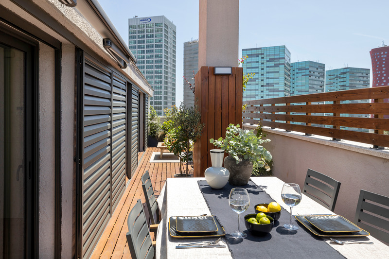 Dossier de presse | 7539-01 - Communiqué de presse | Un penthouse barcelonais rénové par Brakara Studio - Brakara Studio - Design d’intérieur résidentiel - Crédit photo : Jordi Folch