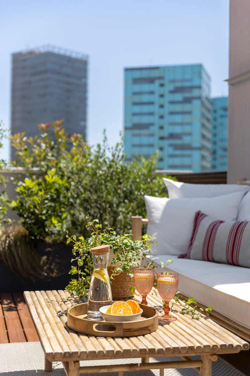 Dossier de presse | 7539-01 - Communiqué de presse | Un penthouse barcelonais rénové par Brakara Studio - Brakara Studio - Design d’intérieur résidentiel - Crédit photo : Jordi Folch