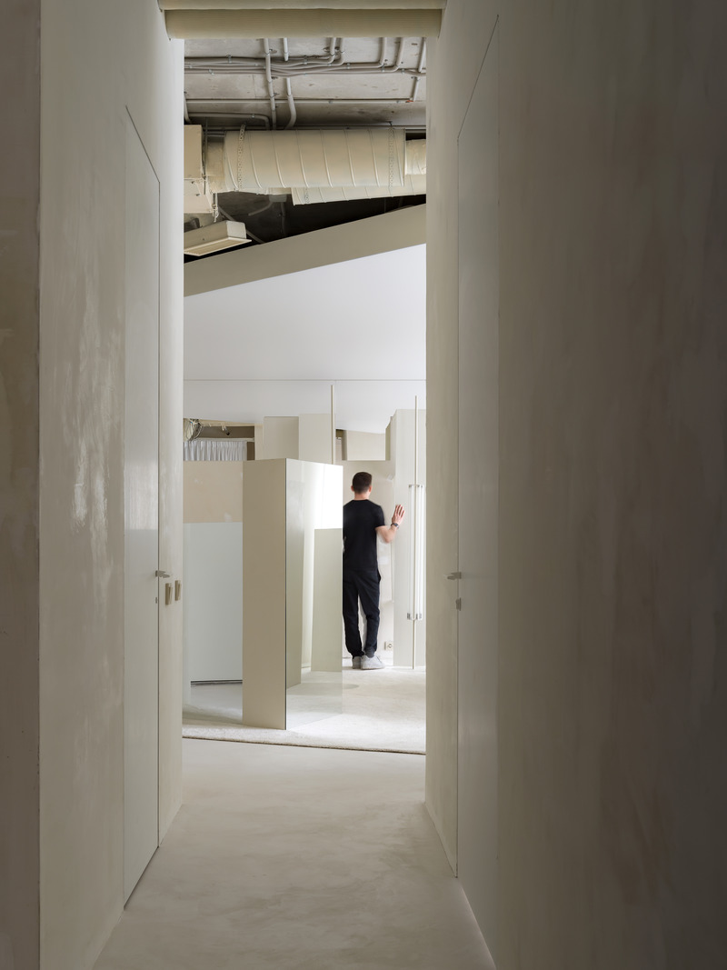 Dossier de presse | 2247-11 - Communiqué de presse | SLAVA 2024: Maxim Kashin Continues his New Direction in Interior Design, Rooted in the Principles of Suprematism - Maxim Kashin Architects - Design d’intérieur commercial - Crédit photo : Dmitry Chebanenko