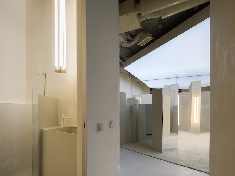 Dossier de presse | 2247-11 - Communiqué de presse | SLAVA 2024: Maxim Kashin Continues his New Direction in Interior Design, Rooted in the Principles of Suprematism - Maxim Kashin Architects - Design d’intérieur commercial - Crédit photo : Dmitry Chebanenko