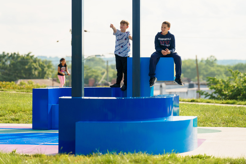 Dossier de presse | 5595-09 - Communiqué de presse | A New Community-Designed Space Evokes Hopeful Conversation in the Brooklyn Neighborhood of South Baltimore - The Urban Conga - Design urbain - The open-ended design allows for the community to make the space their own.  - Crédit photo : Bonnie Newman