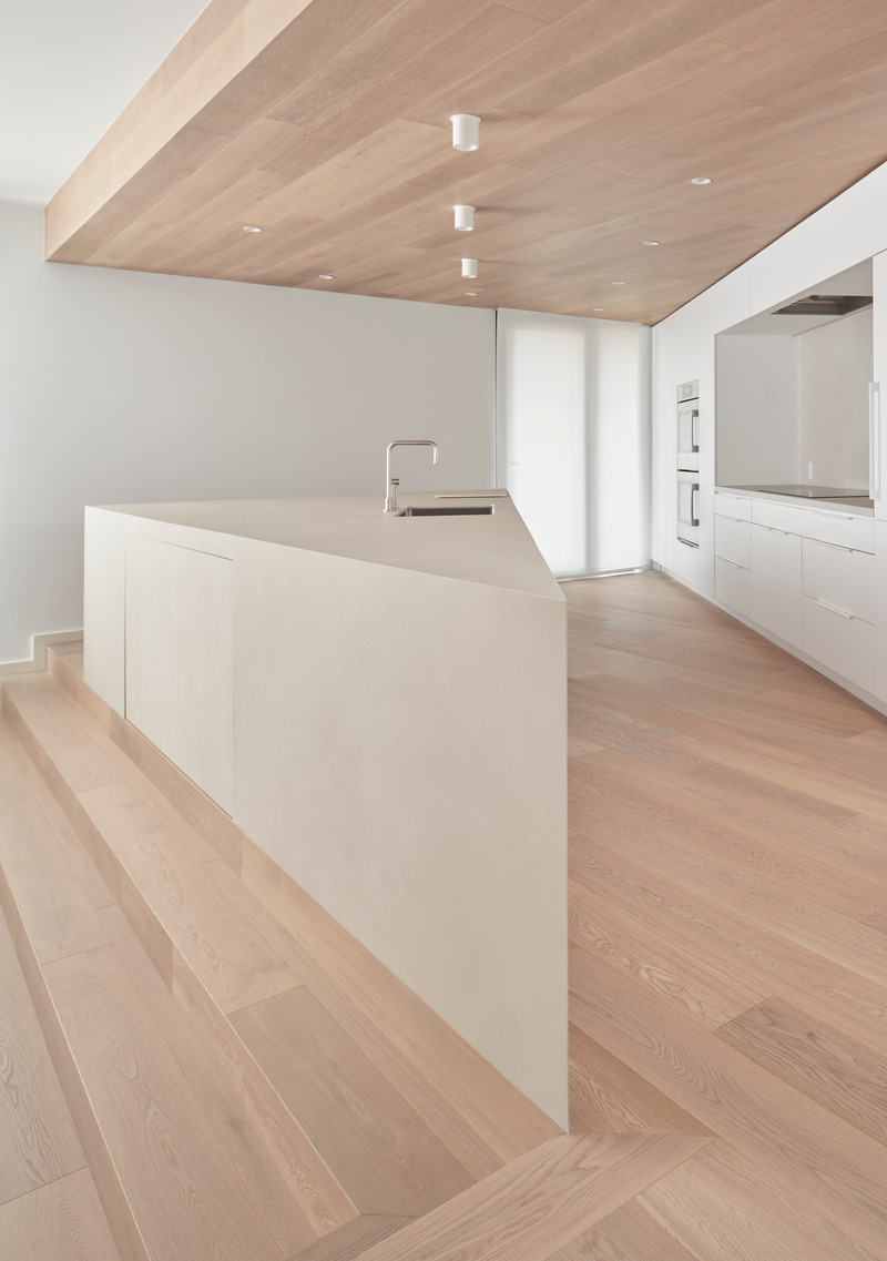 Dossier de presse | 2744-09 - Communiqué de presse | Eglington W House - StudioAC - Architecture résidentielle - Kitchen Island - Crédit photo : DoubleSpace Photography