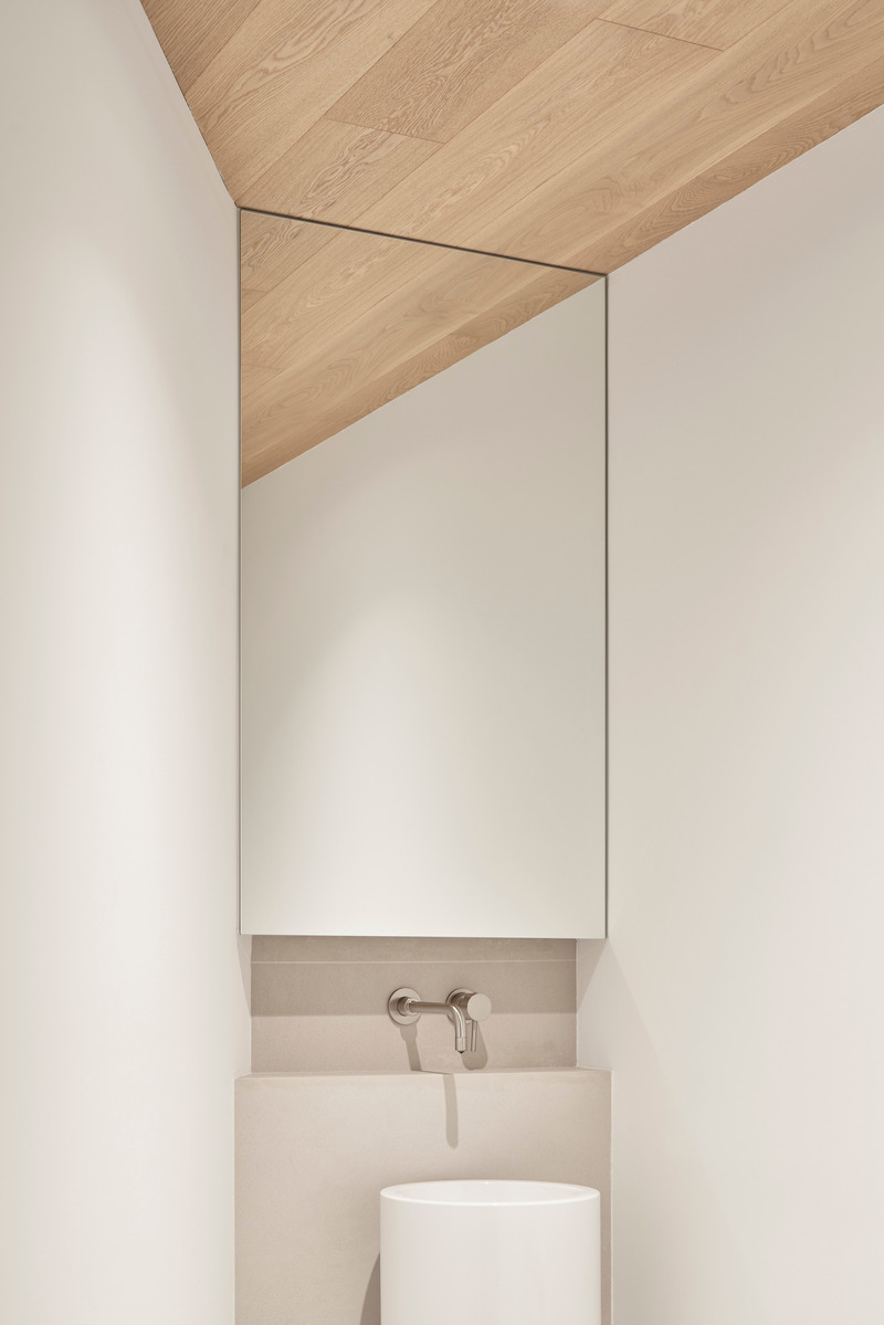 Dossier de presse | 2744-09 - Communiqué de presse | Eglington W House - StudioAC - Architecture résidentielle - W/C - Crédit photo : DoubleSpace Photography