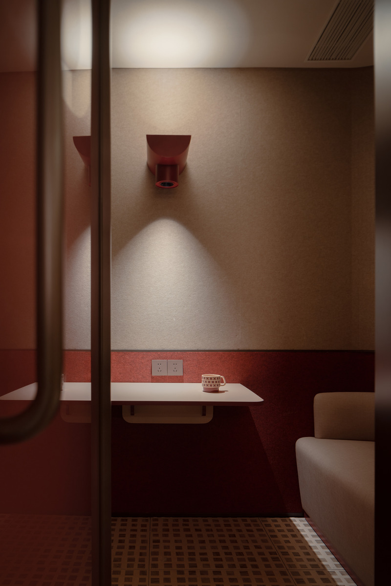 Press kit | 3531-13 - Press release | NI HAO Hotel - Vermilion Zhou Design Group - Commercial Interior Design - Phone booth - Photo credit: Jian Quan Wu