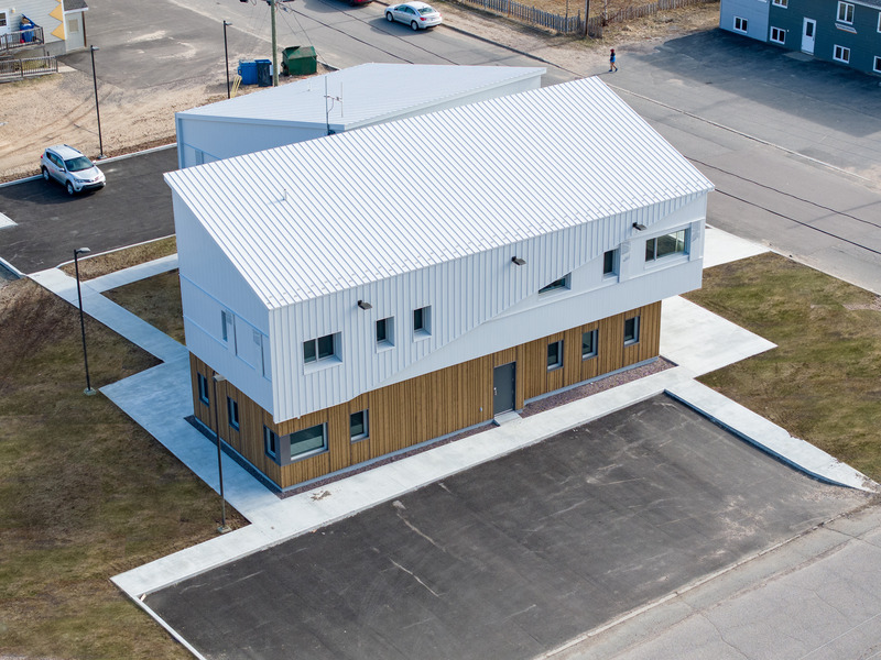 Dossier de presse | 612-29 - Communiqué de presse | La station de radio CKAU Mani-Utenam - EVOQ Architecture - Architecture commerciale - Crédit photo : Optik360