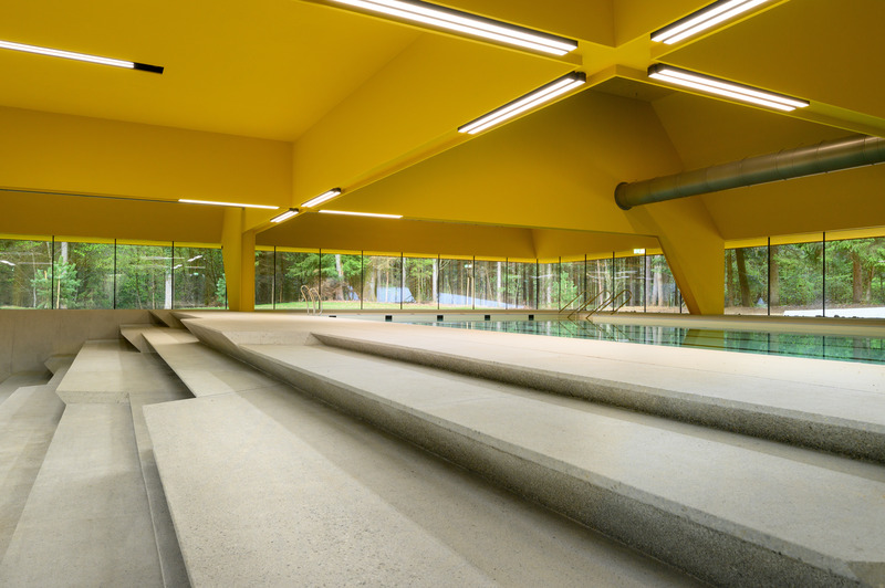 Dossier de presse | 3053-04 - Communiqué de presse | Češča Vas Pool Complex - ENOTA - Architecture commerciale - Česca Vas Pool Complex - interior - Crédit photo : Miran Kambic