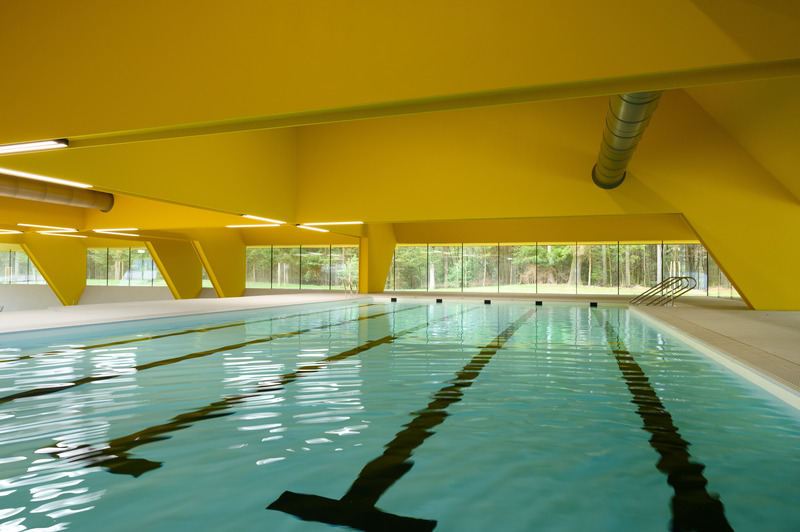 Dossier de presse | 3053-04 - Communiqué de presse | Češča Vas Pool Complex - ENOTA - Architecture commerciale - Česca Vas Pool Complex - interior - Crédit photo : Miran Kambic