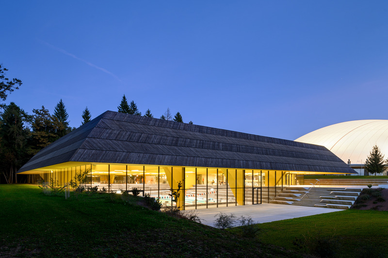 Dossier de presse | 3053-04 - Communiqué de presse | Češča Vas Pool Complex - ENOTA - Architecture commerciale - Crédit photo : Miran Kambic