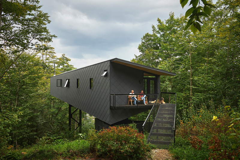 Dossier de presse | 6243-01 - Communiqué de presse | m.o.r.e. CLT Cabin - Kariouk Architects - Architecture résidentielle - Crédit photo : Kevin Belanger