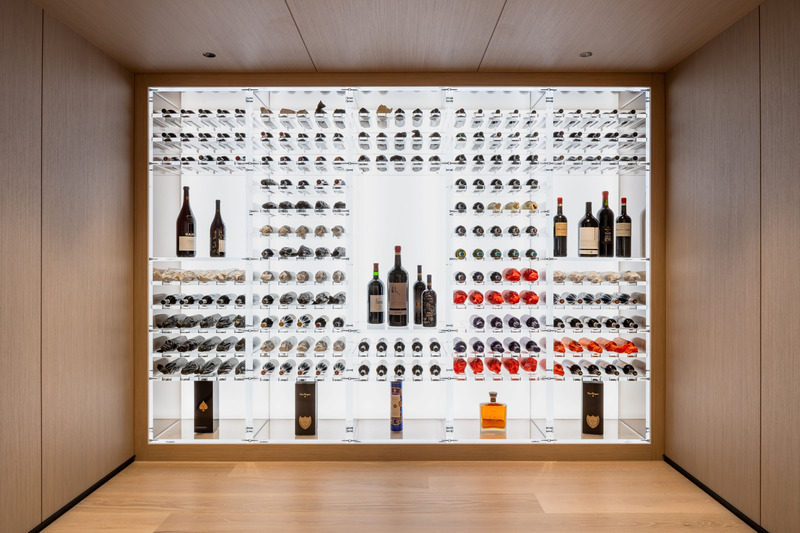 Dossier de presse | 7566-01 - Communiqué de presse | Opulence with a Modernist Edge - FrankFranco Architects - Architecture résidentielle - Wine cellar - Crédit photo : Scott Norsworthy