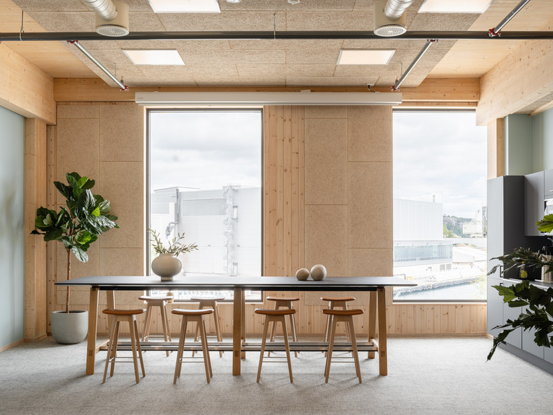 Dossier de presse | 6340-02 - Communiqué de presse | LUMBER 4 Wins the Award for the "Best Office Building of the Year" in the Medium-Sized Category at the Architizer A+Awards - Oslotre AS - Architecture commerciale - Crédit photo : Kyrre Sundal