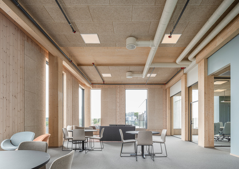Dossier de presse | 6340-02 - Communiqué de presse | LUMBER 4 Wins the Award for the "Best Office Building of the Year" in the Medium-Sized Category at the Architizer A+Awards - Oslotre AS - Architecture commerciale - Crédit photo : Kyrre Sundal