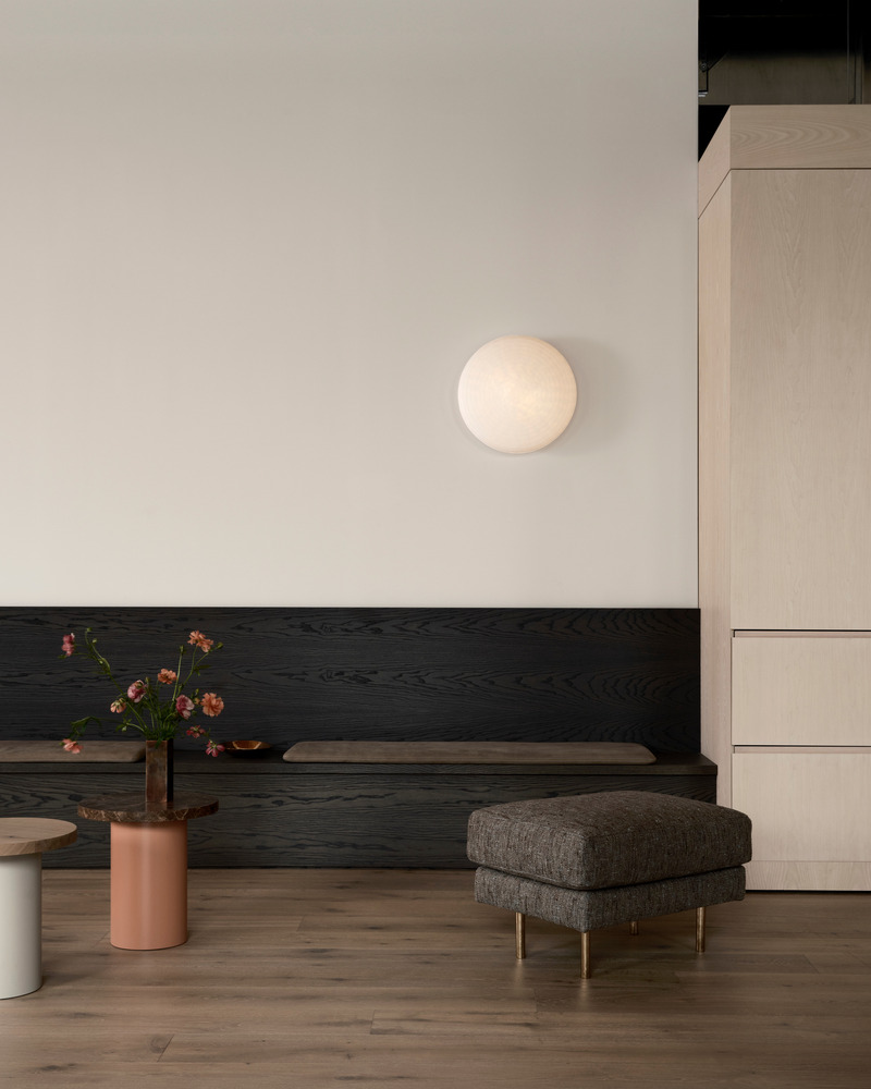 Dossier de presse | 6316-03 - Communiqué de presse | Downtown Film - Ashley Botten Design - Design d’intérieur commercial - <p>Diffused lighting gives the studio a sense of calmness and warmth. </p><br> - Crédit photo : Patrick Biller