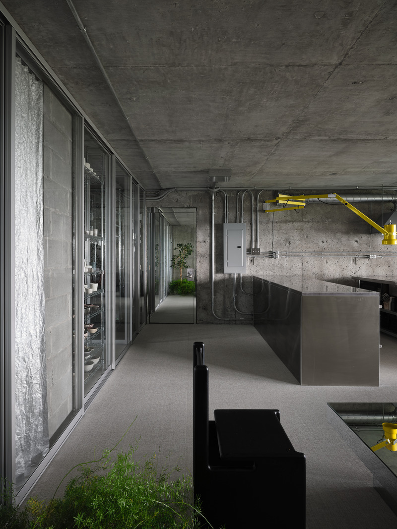 Press kit | 1010-20 - Press release | BRUJcabinet de curiosités - Studio Jean Verville architectes - Residential Architecture - Photo credit: Maxime Brouillet