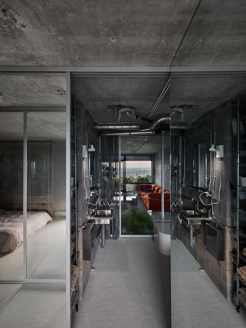 Press kit | 1010-20 - Press release | BRUJcabinet de curiosités - Studio Jean Verville architectes - Residential Architecture - Photo credit: Maxime Brouillet