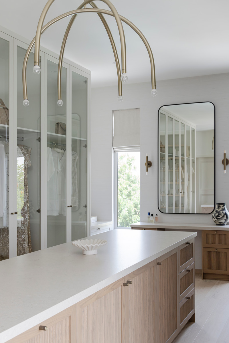 Press kit | 7534-02 - Press release | Modern Farmhouse Retreat at Jumeirah Golf Estates - GroundedDesign - Commercial Interior Design - Master Closet at Golf Estate Views Villa by GroundedDesign - Photo credit: Kelly Tooze