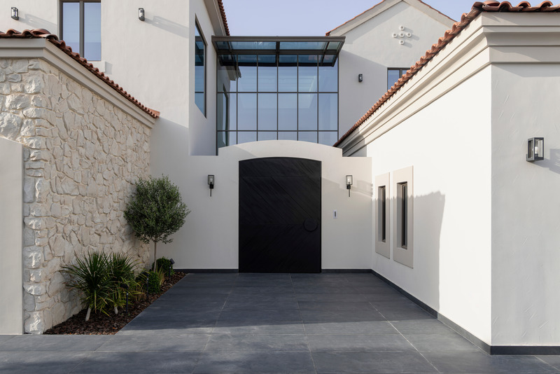 Press kit | 7534-02 - Press release | Modern Farmhouse Retreat at Jumeirah Golf Estates - GroundedDesign - Commercial Interior Design - Exterior at Golf Estate Views Villa by GroundedDesign - Photo credit: Kelly Tooze