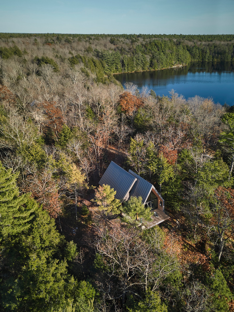 Dossier de presse | 1513-20 - Communiqué de presse | Bunkie on the Hill - Dubbeldam Architecture + Design - Architecture résidentielle -  Bunkie on the Hill - Surrounding Context  - Crédit photo : Riley Snelling