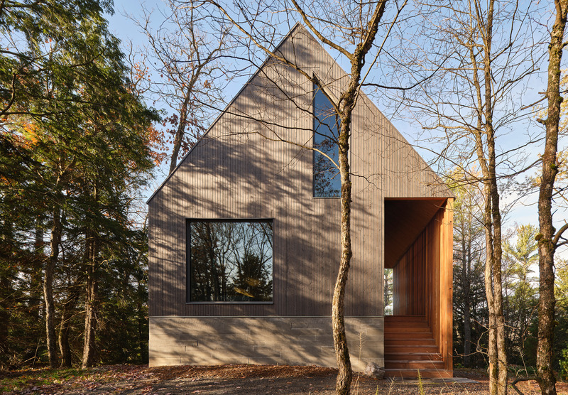 Dossier de presse | 1513-20 - Communiqué de presse | Bunkie on the Hill - Dubbeldam Architecture + Design - Architecture résidentielle - Bunkie on the Hill - Front Elevation - Crédit photo :  Riley Snelling 