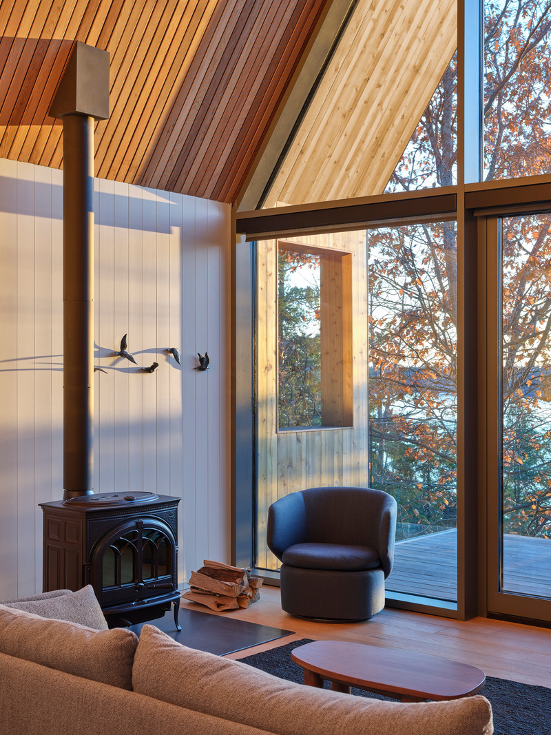 Dossier de presse | 1513-20 - Communiqué de presse | Bunkie on the Hill - Dubbeldam Architecture + Design - Architecture résidentielle -  Bunkie on the Hill - Living Room - Crédit photo : Riley Snelling