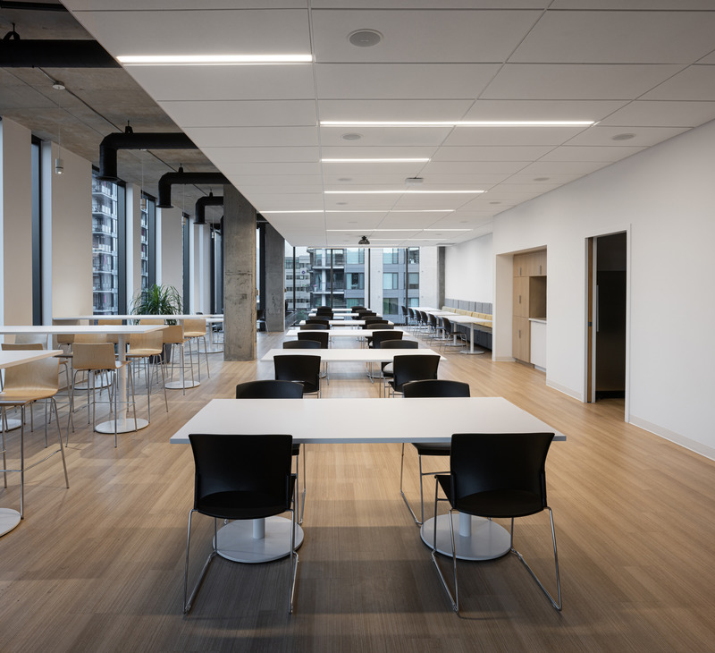 Dossier de presse | 2263-04 - Communiqué de presse | Briser les stéréotypes : le 1500 rue Métivier - Anne Carrier Architectes - Architecture commerciale - Crédit photo :  Stéphane Groleau 
