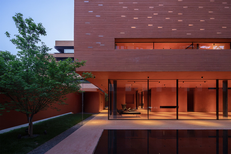 Press kit | 5090-02 - Press release | Red Box - Mix Architecture - Commercial Architecture - Exhibition Hall and Water courtyard - Photo credit: Arch-Exist